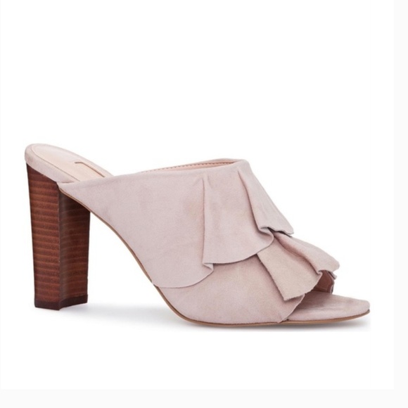 HOST PICK! Avec Les Filles Mallory Ruffled Slides - Picture 3 of 4